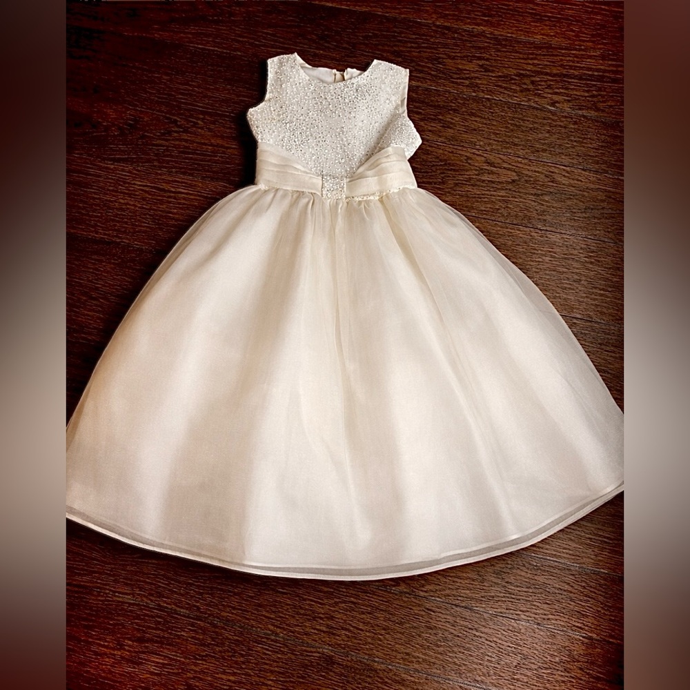 Tip Top Girls Boutique Wedding Formal Wear size 6